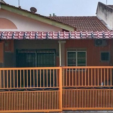 Homestay Ummi Razzin Kuala Kangsar Εξωτερικό φωτογραφία