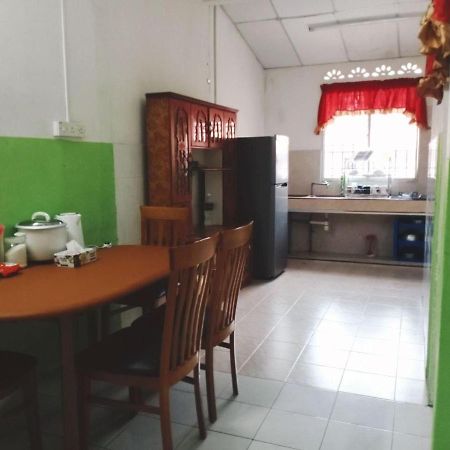 Homestay Ummi Razzin Kuala Kangsar Εξωτερικό φωτογραφία